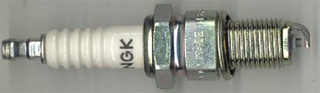 Illustration for article titled How To Change Your Engine's Spark Plugs Without Screwing Up RoyallyÂ